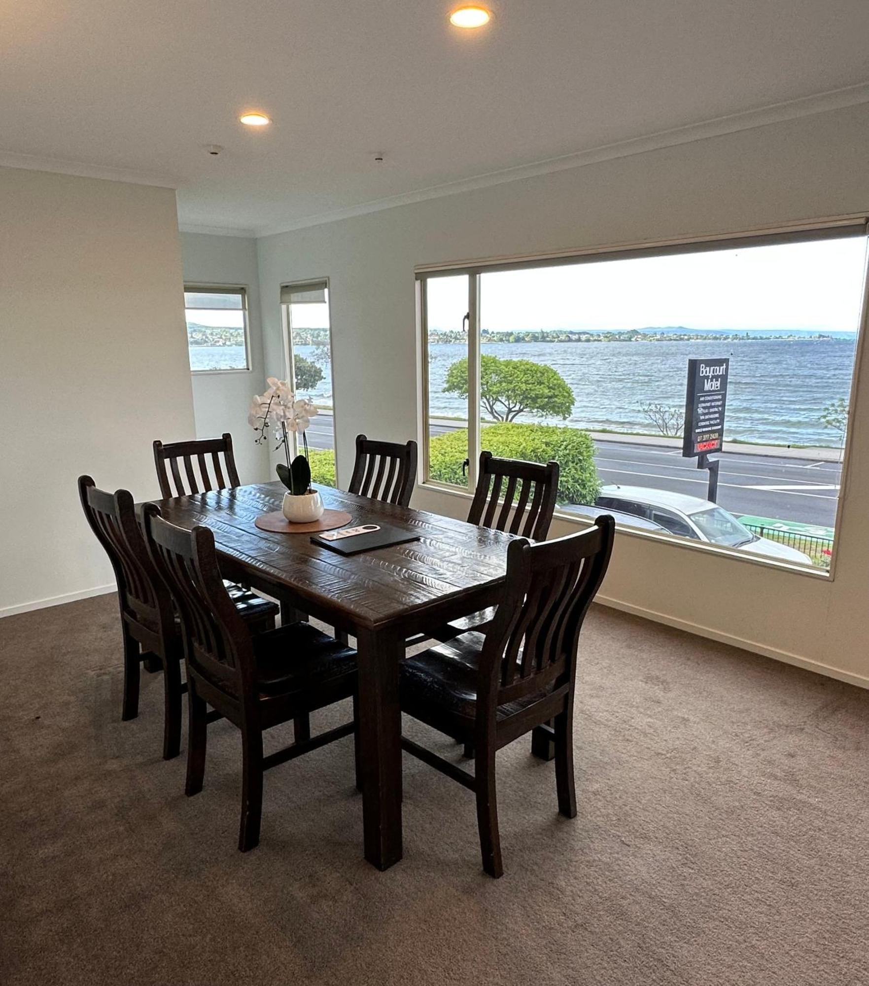 Baycourt Lakefront Motel Taupo
